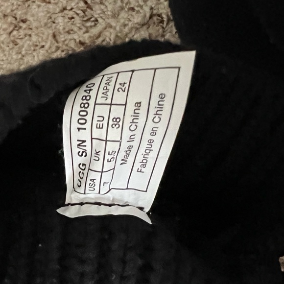 UGG - Picture 2 of 3
